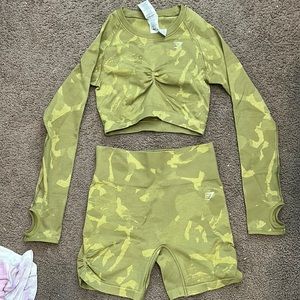 small top medium bottom matching set from gym shark.  never worn!!